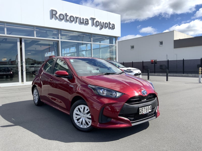 2023 Toyota Yaris GX Hybrid - one owner & certi...