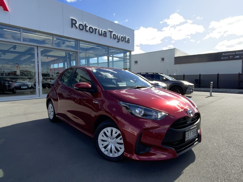2023 Toyota Yaris GX Hybrid - one owner & certi...