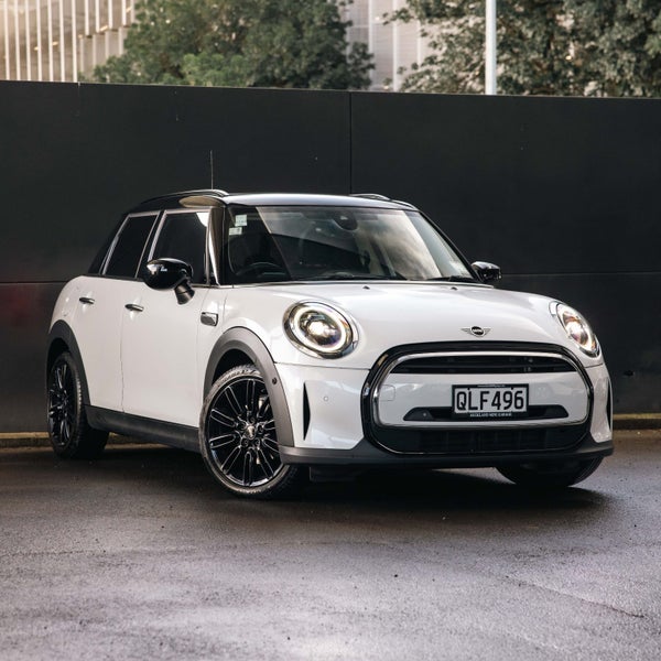 2024 MINI Cooper 5 Door Classic Plus