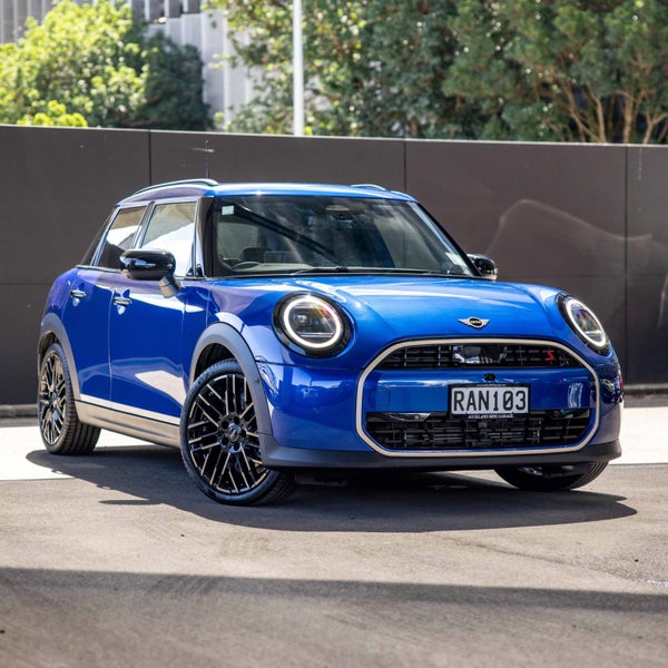 2024 MINI Cooper S 5-Door Favoured Pack 2.0L Pe...