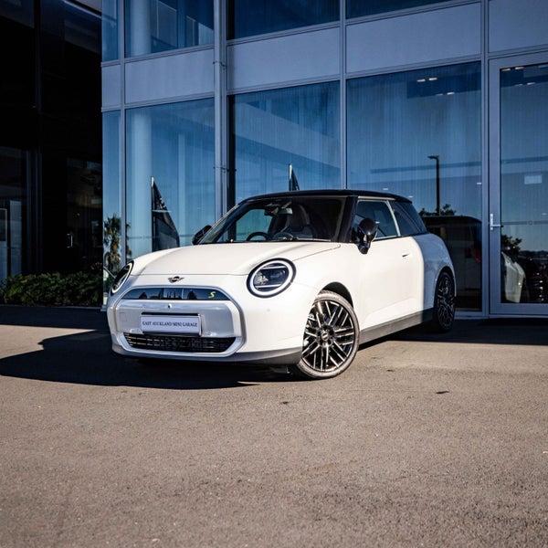 2024 MINI Cooper SE 3 door Full electric Favoured