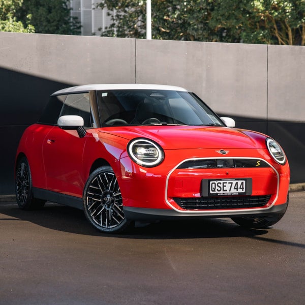 2024 MINI Electric Hatch SE 3 Door Hatch SE Fav...