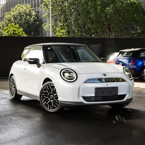 2024 MINI Electric Hatch SE SE Favoured