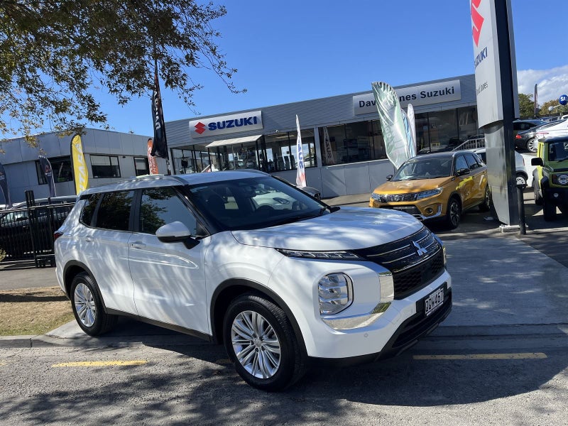 2024 Mitsubishi Outlander LS