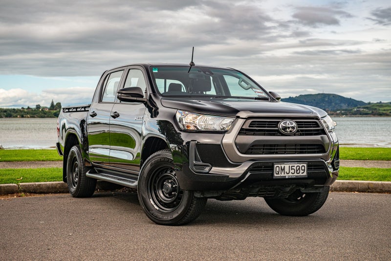 2024 Toyota Hilux SR 2.8DT 6MT 4WD