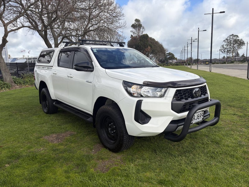 2024 Toyota Hilux SR 2.8DT Hybrid Automatic 4WD...