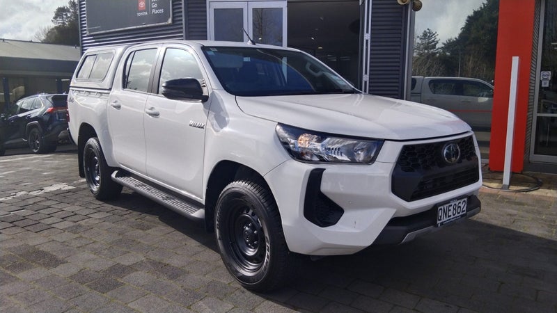 2024 Toyota Hilux SR 4x4 Double Cab Wellside 2....