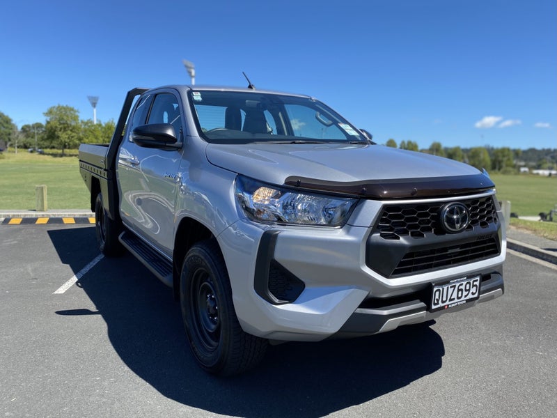 2024 Toyota Hilux SR Extra Cab 4x4 2.8L TURBO D...