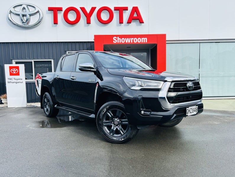 2024 Toyota Hilux SR5 2.8DT Manual 4WD Double C...