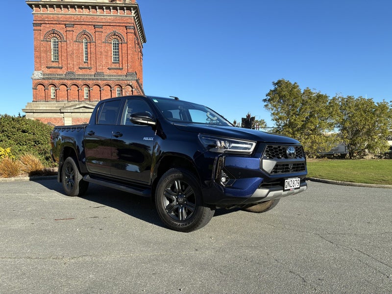 2024 Toyota Hilux SR5 Hybrid 4WD