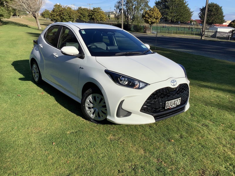 2024 Toyota Yaris GX 1.5P Hybrid Electric Vehicle