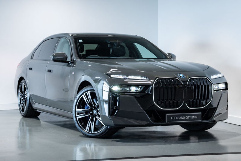 2025 BMW 750e xDrive with Connoisseur Lounge