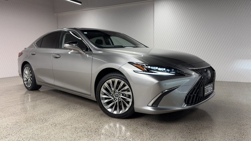 2025 Lexus ES 300h Limited 2.5P HV