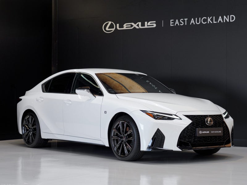 2025 Lexus IS 300h F SPORT 2.5P HV ECVT RWD