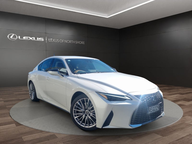 2025 Lexus IS 300h Limited 2.5L Hybrid 2WD Sedan