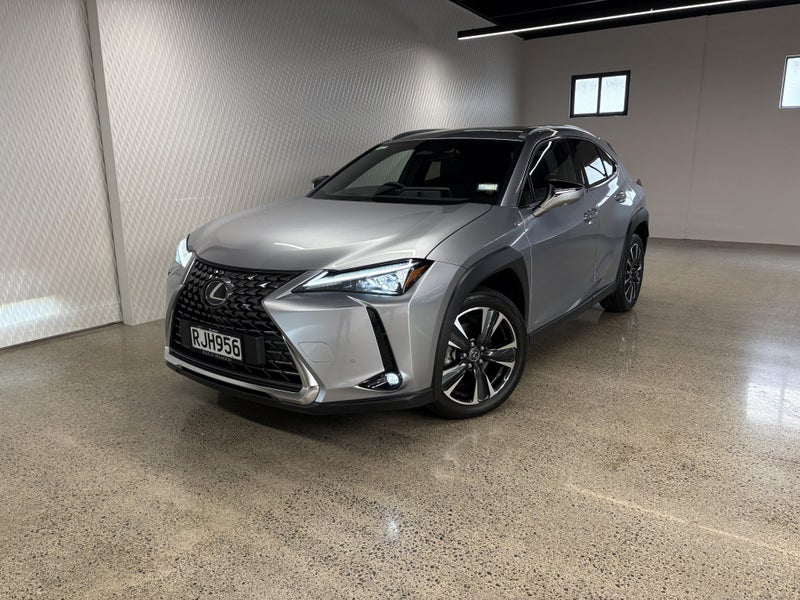 2025 Lexus UX 300h Limited 2.0P HV ECVT FWD