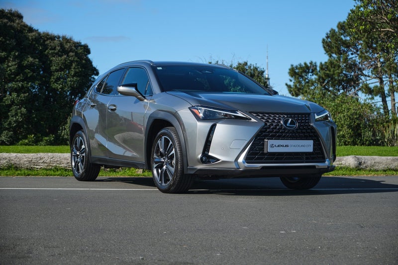 2025 Lexus UX 300h Premium 2.0P HV ECVT FWD SUV...