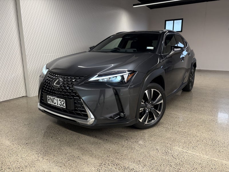 2025 Lexus UX 300h Premium 2.0P HV ECVT FWD SUV...