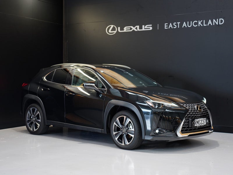 2025 Lexus UX 300h Premium 2.0P HV ECVT FWD SUV...