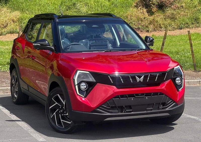 2025 Mahindra XUV 3XO AX7L