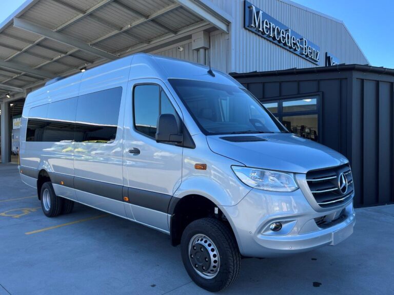2025 Mercedes-Benz Sprinter 519 ELWB AWD Minibus