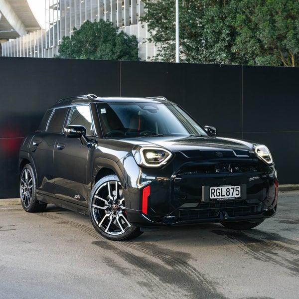 2025 MINI Aceman JCW Favoured