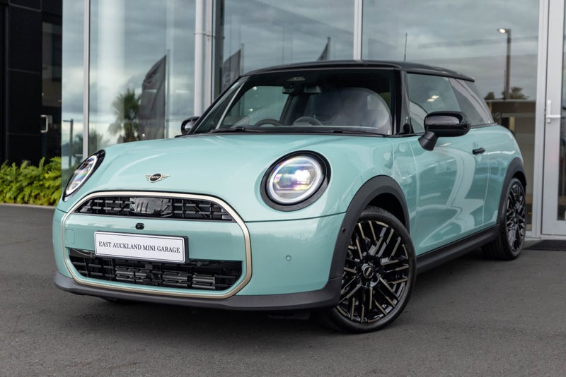 2025 MINI Cooper C 3 Door Favoured