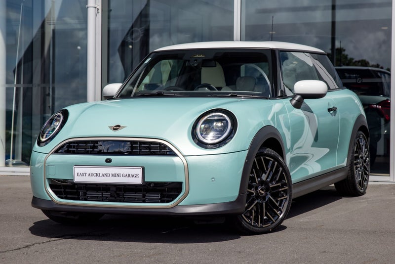 2025 MINI Cooper C 3 Door Favoured