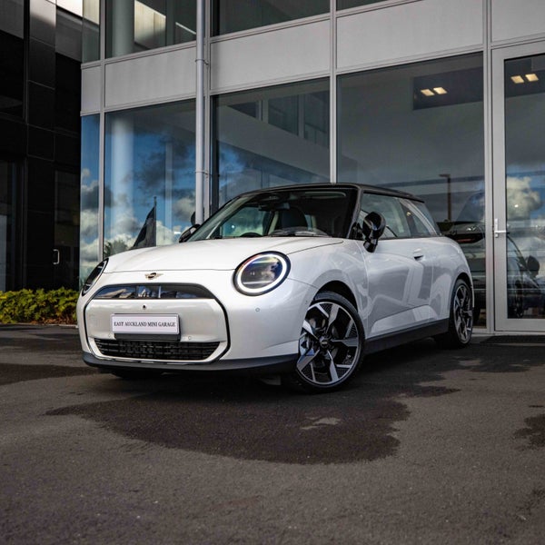 2025 MINI Cooper E 3 door full Electric Classic