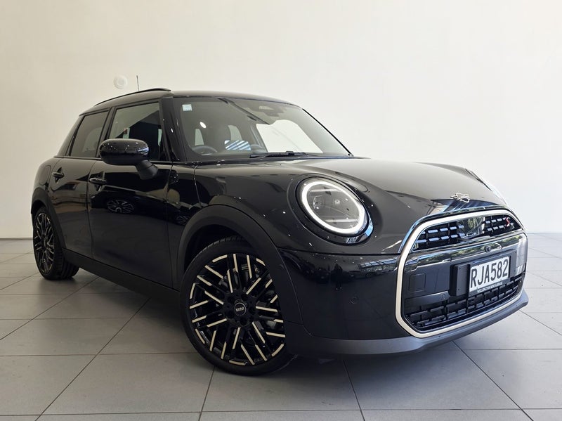 2025 MINI Cooper S 5dr Favoured Spec