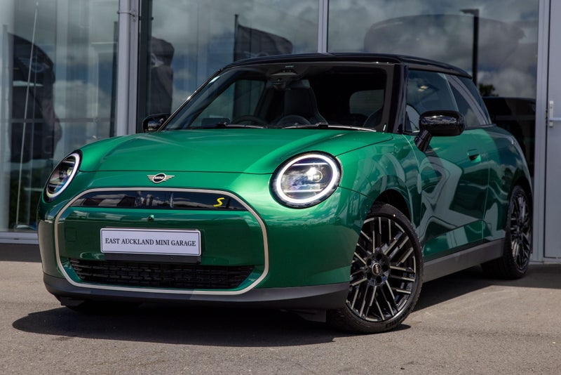2025 MINI Cooper SE 3 door Full Electric Favoured
