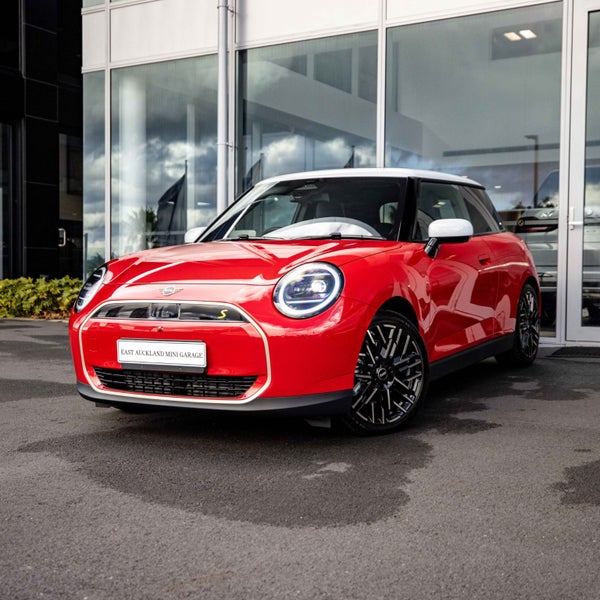 2025 MINI Cooper SE 3 door Full Electric Favoured
