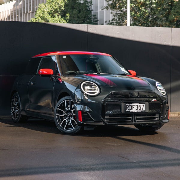 2025 MINI Electric Hatch SE JCW E Favoured
