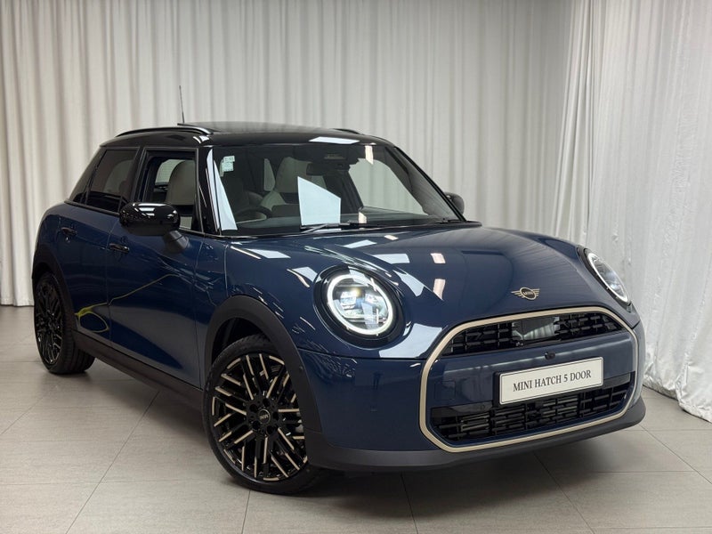 2025 MINI Hatch Cooper C 5Door Favoured
