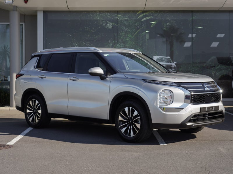 2025 Mitsubishi Outlander LS 2.5 PETROL 5 SEAT...