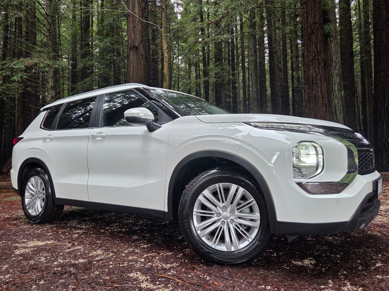 2025 Mitsubishi Outlander LS 2WD Pre Reg