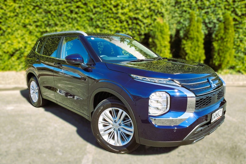 2025 Mitsubishi Outlander LS 4WD - IN STORE SPE...