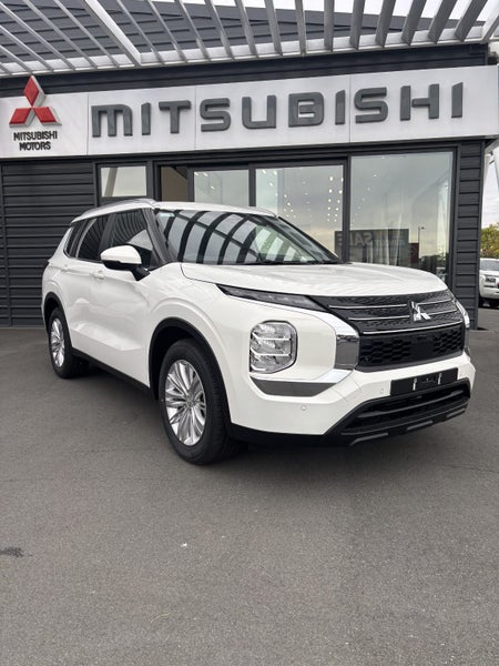 2025 Mitsubishi Outlander LS AWD 5 SEAT SUV