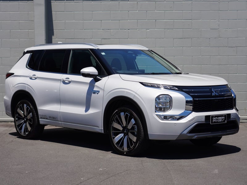 2025 Mitsubishi Outlander PHEV VRX 4WD