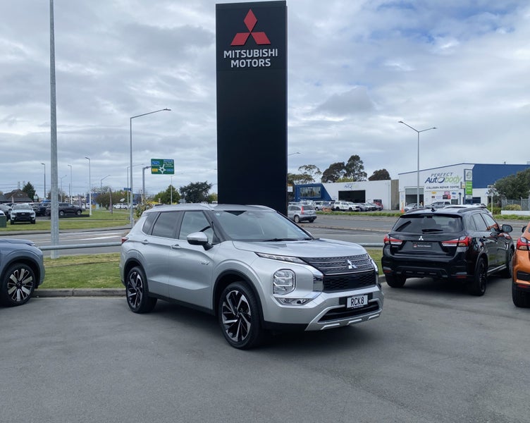 2025 Mitsubishi Outlander PHEV XLS 4WD