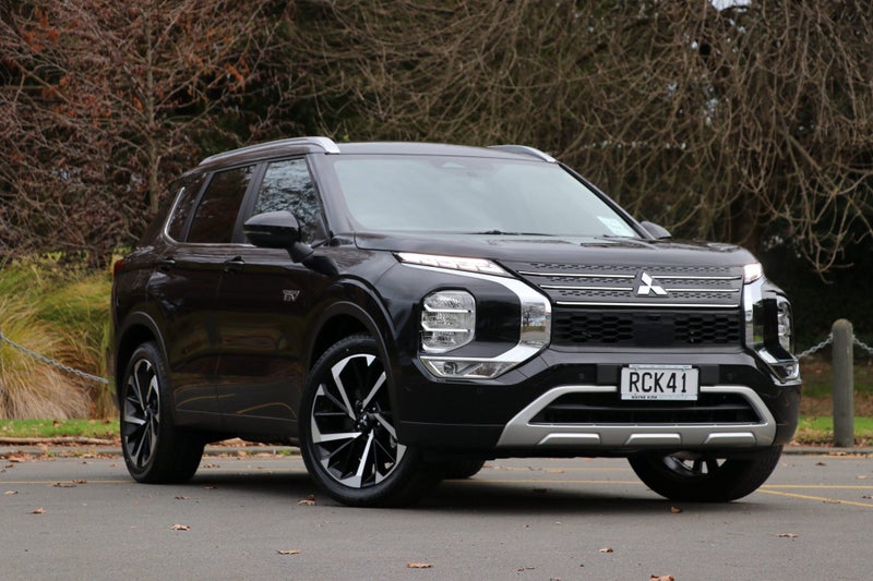2025 Mitsubishi Outlander PHEV XLS 4WD