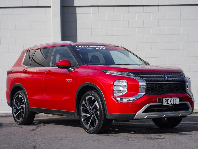 2025 Mitsubishi Outlander PHEV XLS 4WD