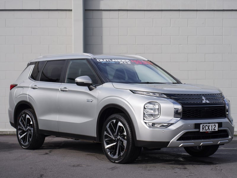 2025 Mitsubishi Outlander PHEV XLS 4WD