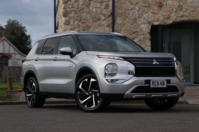 2025 Mitsubishi Outlander PHEV XLS 4WD (S-AWC)