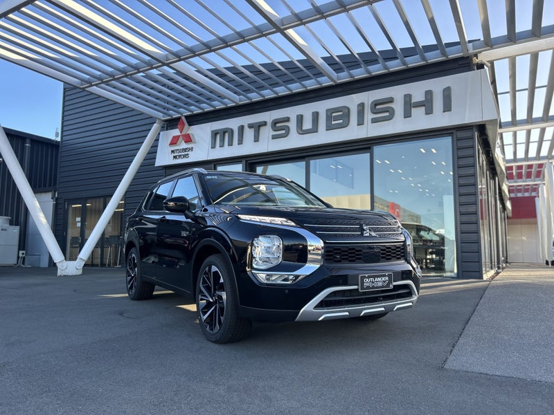 2025 Mitsubishi Outlander PHEV XLS