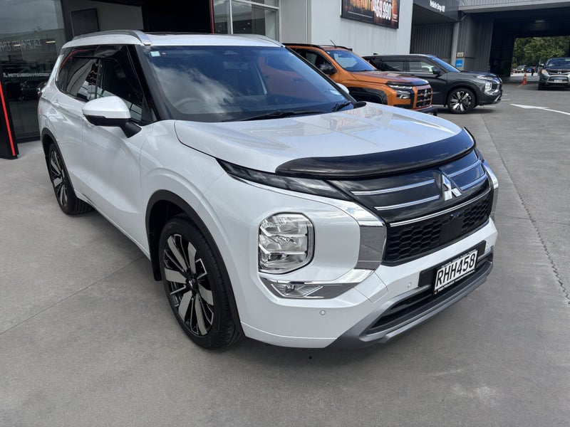 2025 Mitsubishi Outlander VRX 2WD