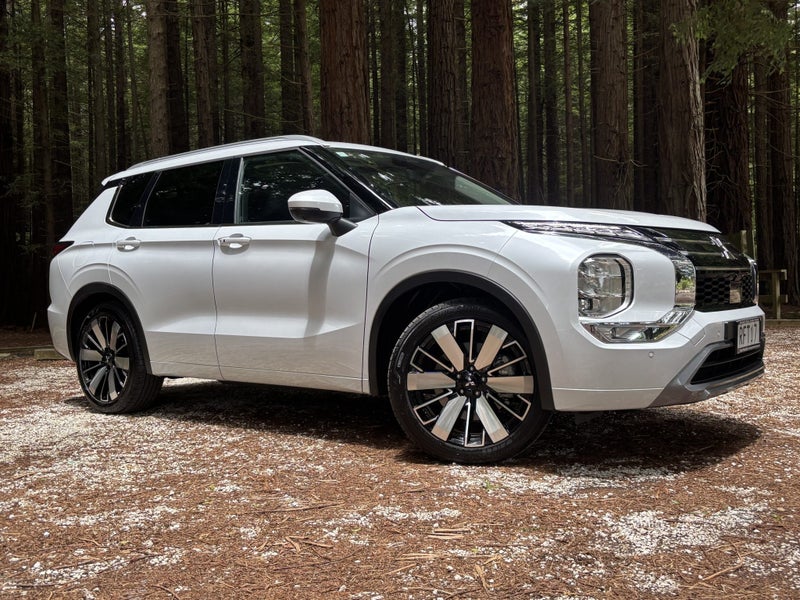 2025 Mitsubishi Outlander VRX 2WD Demo