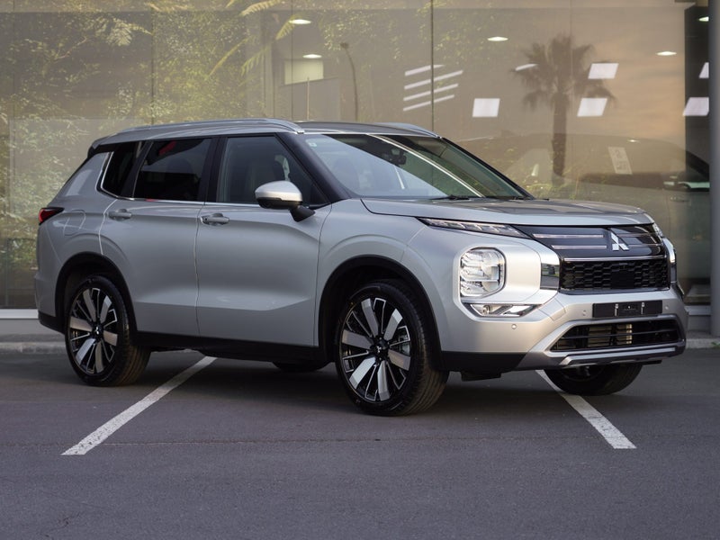 2025 Mitsubishi Outlander XLS 2.5 PETROL 2WD 7...