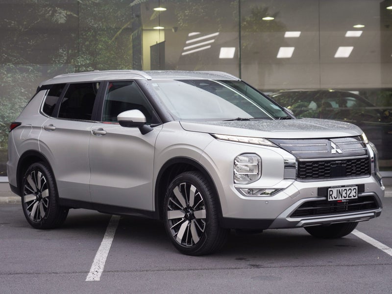 2025 Mitsubishi Outlander XLS 2.5 PETROL 2WD 7...