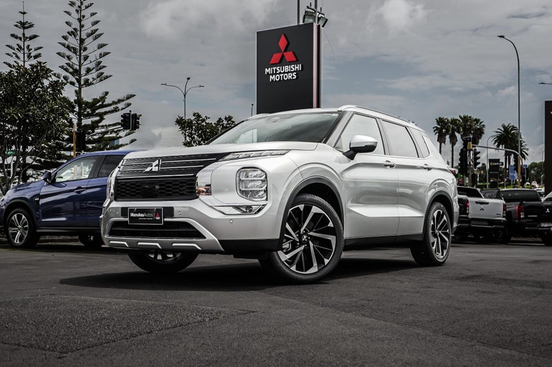 2025 Mitsubishi Outlander XLS 2WD